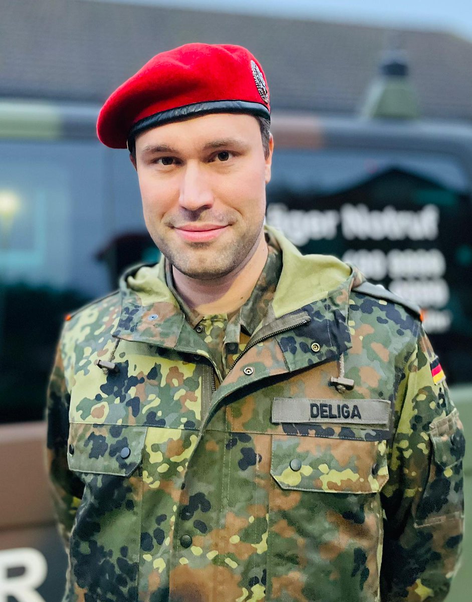 SebastianDeliga's tweet photo. Stillgestanden: Fünf Tage lang durfte ich als Teilnehmer der 26. InfoDVag in #Hannover einmal die Arbeit der Soldatinnen und Soldaten der @bundeswehrInfo hautnah kennenlernen: mit Uniform, zeitweisem Dienstgrad und Übungen wie Orientieren im Gelände und Lagerbau. @SKB_JSES https://t.co/5PR0KsYuZ0