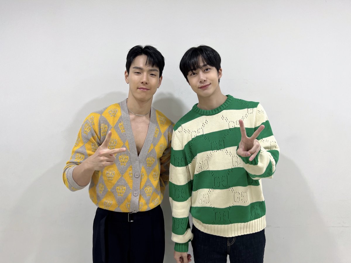 📸
231028 #몬스타엑스 #셔누 #형원
𝙊𝙉 𝙈𝙔 𝙒𝘼𝙔 팬사인회 완료 🔛 

우리의 여정이 아름다운 이유는🤔
몬베베가 있어서야!😉
셔누X형원과 언제나 함께 해주는 몬베베!
오늘도 즐겁고 행복했어요❤

#셔누 #SHOWNU 
#형원 #HYUNGWON
#몬스타엑스 #MONSTAX #MONSTA_X
#포토북 #PHOTOBOOK #ONMYWAY