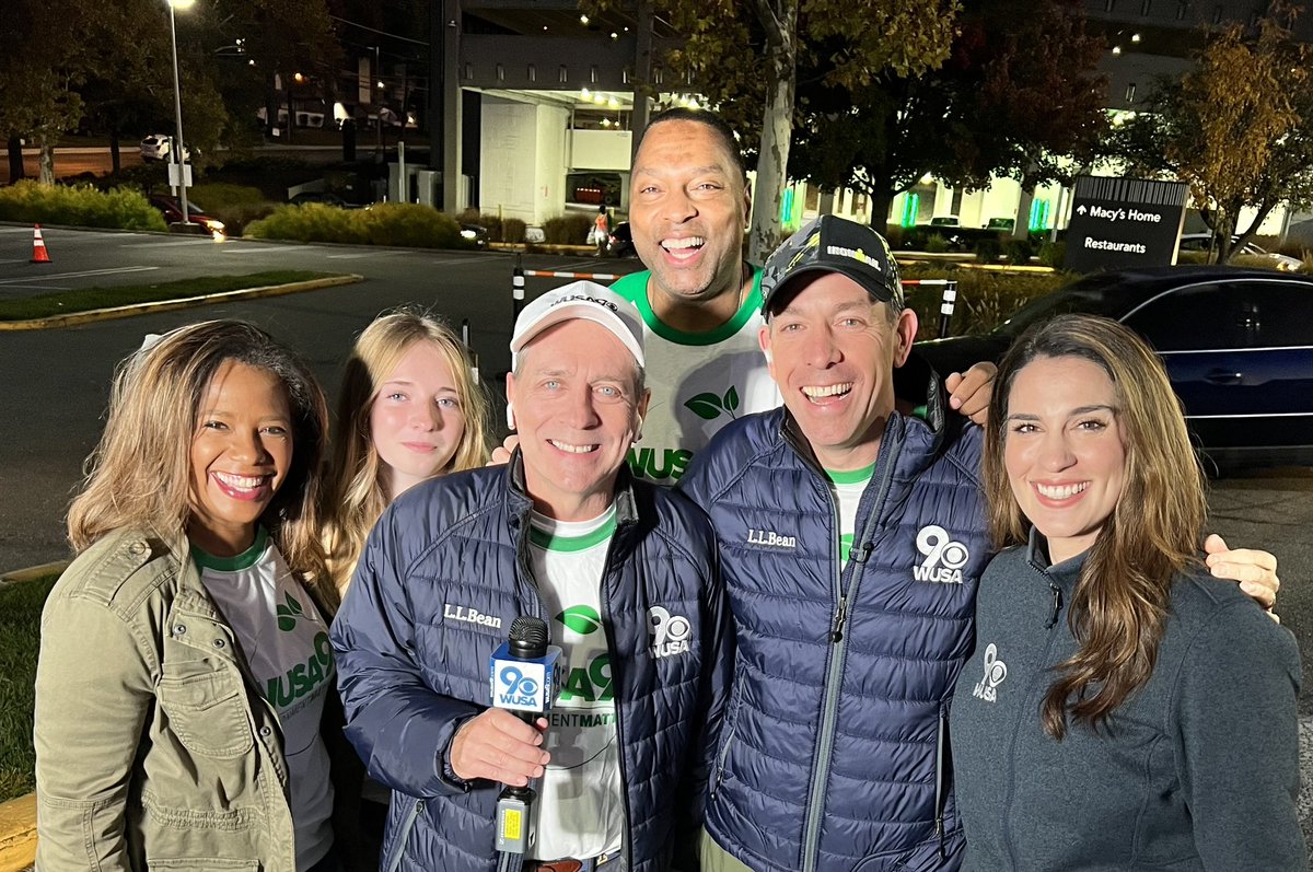 Simone_DeAlba's tweet photo. #environmentmatters #recyleday
We’re out at the Westfield Montgomery Mall! Come hangout with us! The WUSA9 team will be here until 11am!
Bring your old electronics, clothing, books, paper to shred, and junk!
We also have teams at National Harbor, and Washington Gas Springfield https://t.co/rQXL70GvsD