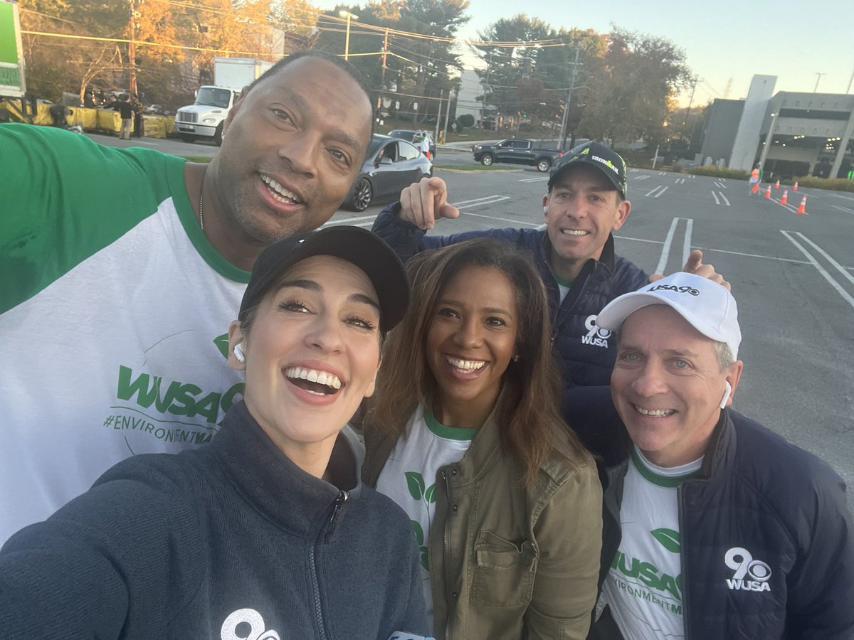 Simone_DeAlba's tweet photo. #environmentmatters #recyleday
We’re out at the Westfield Montgomery Mall! Come hangout with us! The WUSA9 team will be here until 11am!
Bring your old electronics, clothing, books, paper to shred, and junk!
We also have teams at National Harbor, and Washington Gas Springfield https://t.co/rQXL70GvsD