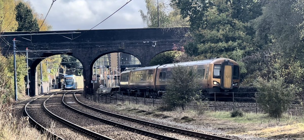 PlatformEdge1's tweet image. Haven’t been to this spot in a while!

Here is a train departing The Hawthorns with Tram 45 on the platform #Class172