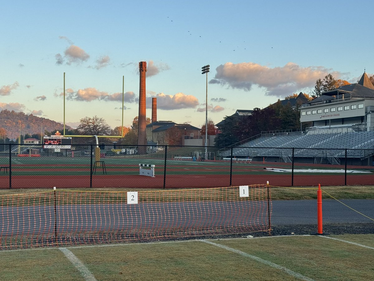 The quiet before the storm 🏈

#GoEagles #Hoco2023