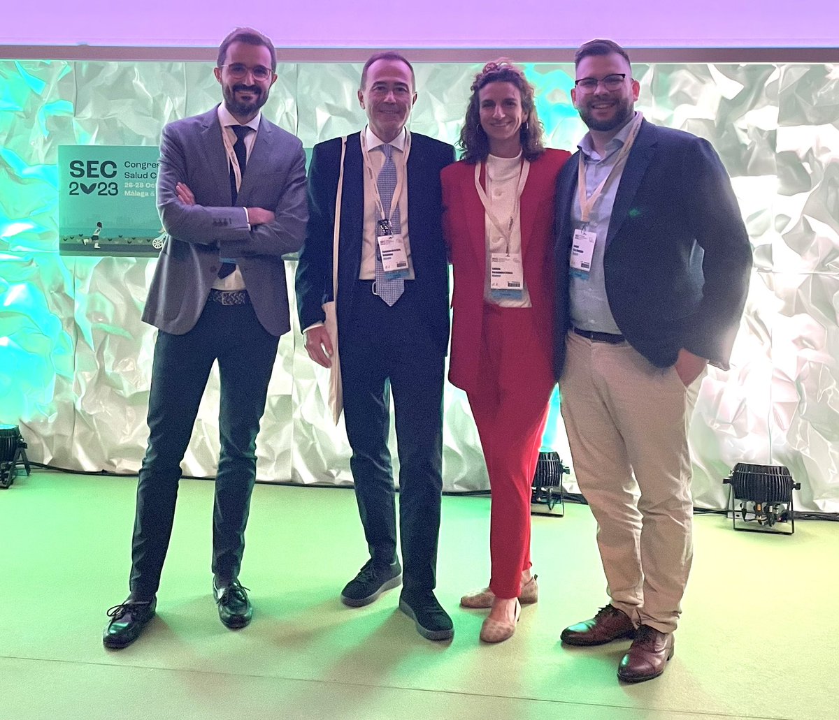 Mesa #CardiologiaDeportiva en #SEC23 con <a href="/osfabregat/">Oscar Fabregat</a> <a href="/Cardio_delaGuia/">Fernando de la Guía</a> Dra Leticia Fernández y <a href="/LeoDiazGlez/">Leonel Díaz González</a> 
Aprendiendo mucho con ellos, temas de actualidad en actividad física y mujer, adaptación cardiovascular entre lo fisiológico y patológico, screening preparticipativo 👌🏻🚴🏼‍♂️🫀