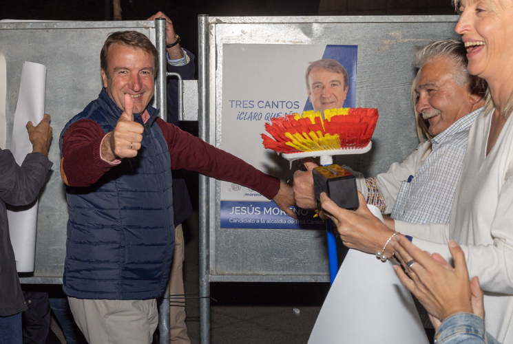 transparencia3c's tweet photo. #LosPapelesDeJuárez
Temporada 5.  
Episodio 1: La campaña electoral

Es 28 de mayo de 2023 y #TresCantos elige a @jmorenogarcia como alcalde los próximos 4⃣ años. 
¿Sabes qué empresas de la Gürtel, Púnica y Lezo recibieron contratos a dedo justo antes de las elecciones? Abrimos🧵 https://t.co/rEj2Mr2oKa