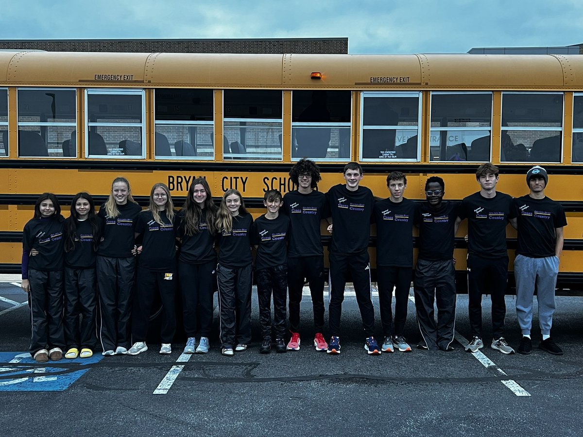 bryan_track's tweet image. Regionals are today! The girls race at noon and boys race at 12:45 #GetHype #LoadtheBus #BryanBuilt