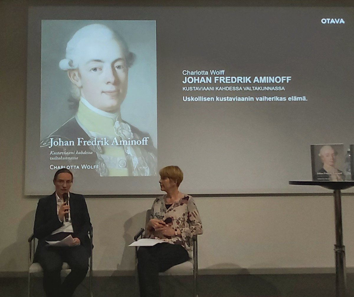 Turun yliopiston Suomen historian professori Charlotta Woff vasemmalla kertoo merkittävästä suomalaisesta 1700-1800-luvun taitteen vaikuttajasta Johan Fredrik Aminoffista. Verkostoituminen oli tuolloisessakin yhteiskunnassa avainasemassa. Aikansa lobbari.