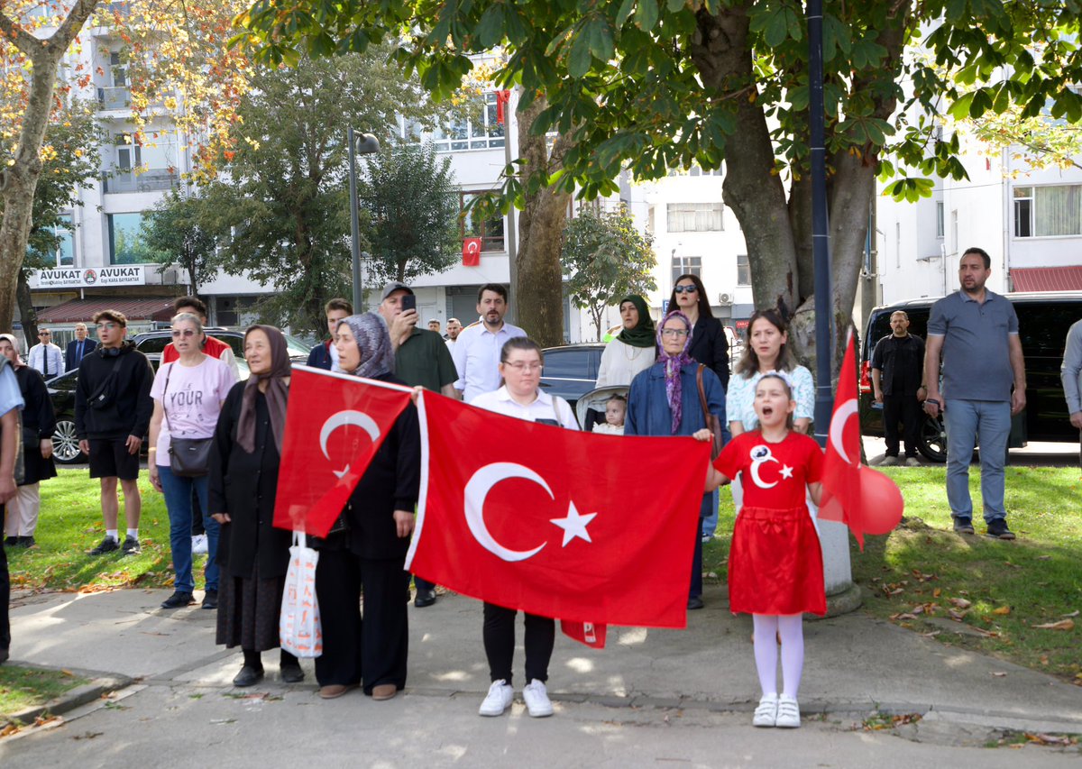 Cumhuriyetimizin 100. yıl dönümü kutlama programları; Valimiz Sayın Muammer Erol, protokol mensupları, siyasi parti, meslek ve sivil toplum kuruluşları temsilcileri, askeri ve mülki erkan, öğrenciler, öğretmenler ve vatandaşlarımızın katılımıyla gerçekleştirilen Atatürk Anıtı’na