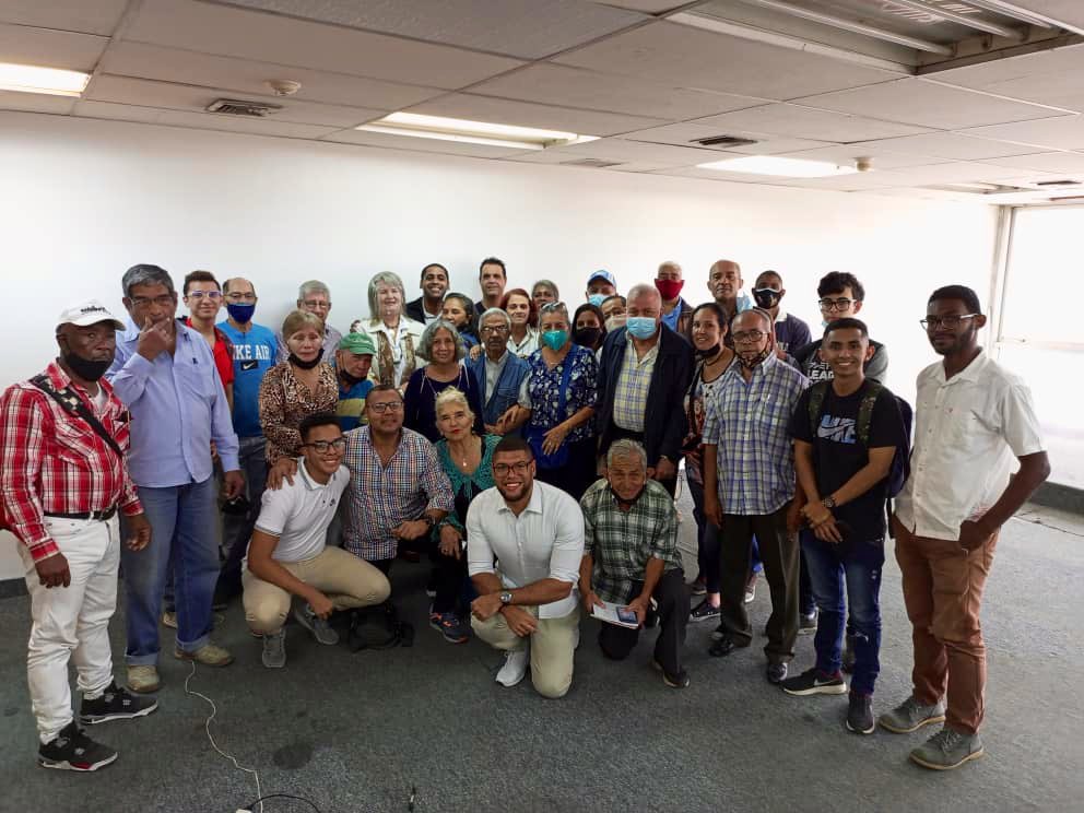 ADOrgCaracas's tweet photo. La capacitación y formación de nuestro personal electoral es fundamental para lograr el buen funcionamiento de los procesos.

Taller de formación de nuestros testigos de Caracas rumbo al 22 de Octubre. https://t.co/IYZAevrlID