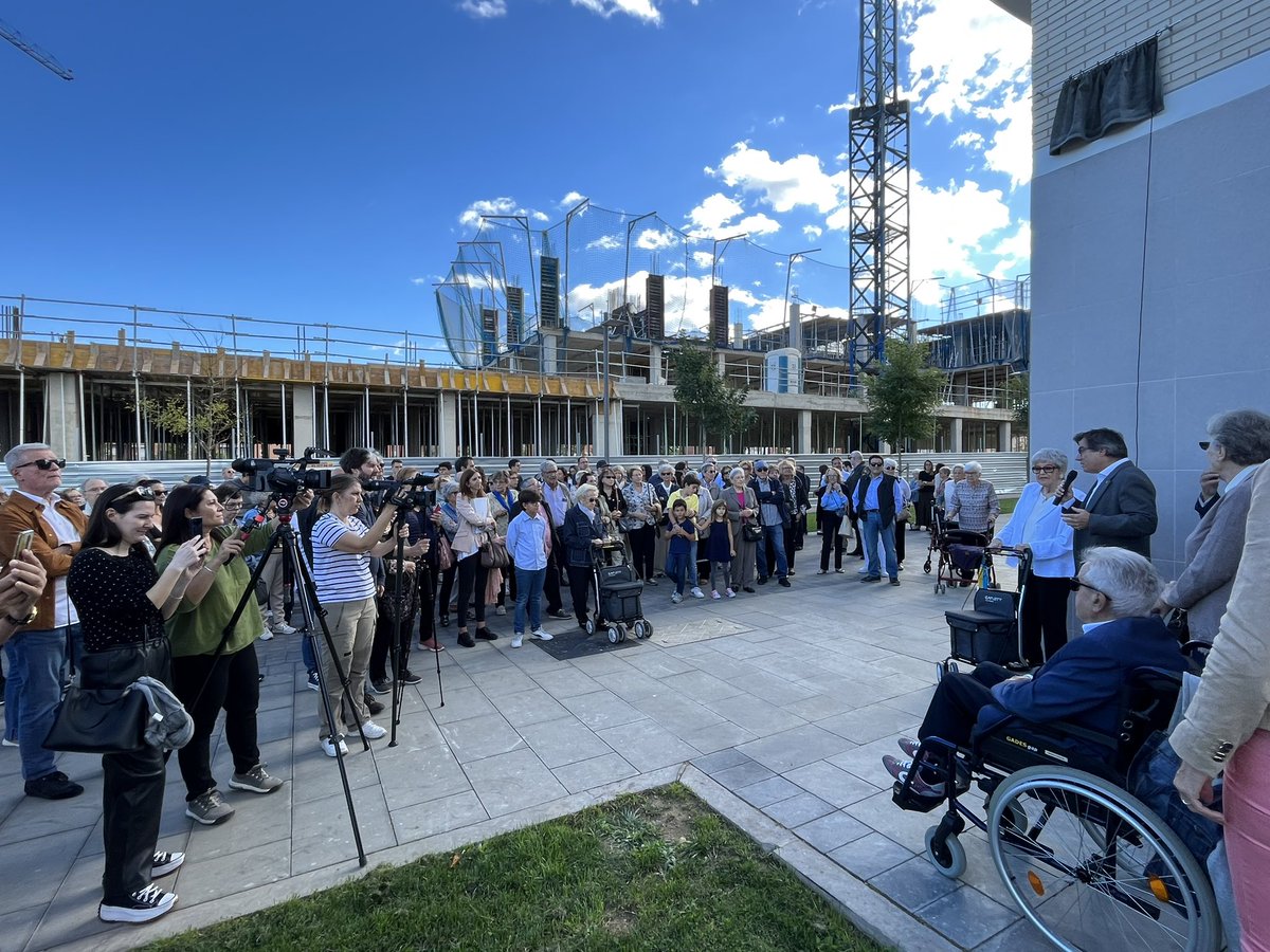 xavifono's tweet photo. Aquest migdia hem celebrat l’acte de Bateig dels nous carrers del barri de la Sínia, als quals hem donat els noms de Fills i Filles Predilectes de Martorell. https://t.co/6DMPmLOJOL