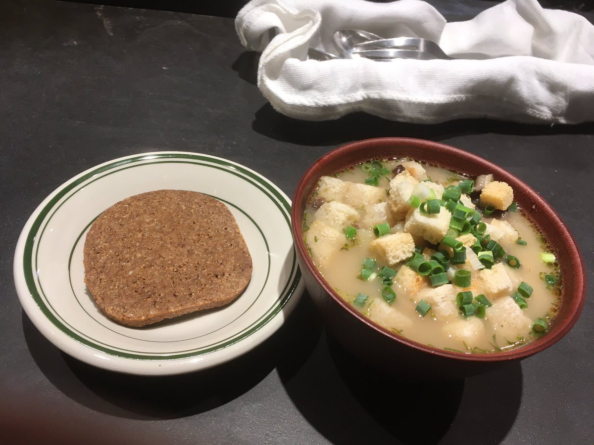 matruri3's tweet photo. 乗り換え間違えて
行けなかったカリーナ😢
の前に食べた🇺🇦料理😋
まぁまぁ、皆さん
おひ��つ目の保養を😉
#Babusya-Rey https://t.co/KtjGLbnR03