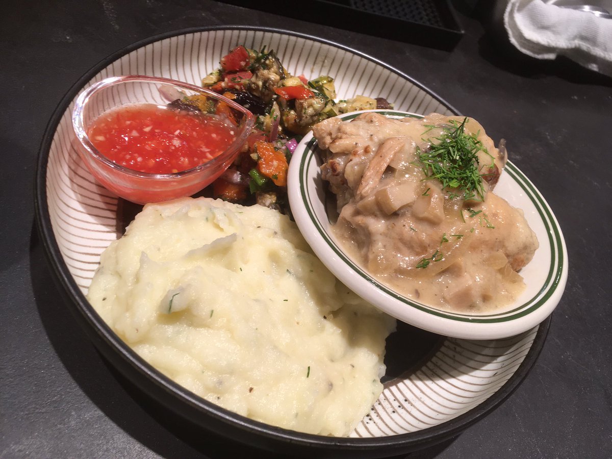 matruri3's tweet photo. 乗り換え間違えて
行けなかったカリーナ😢
の前に食べた🇺🇦料理😋
まぁまぁ、皆さん
おひ��つ目の保養を😉
#Babusya-Rey https://t.co/KtjGLbnR03