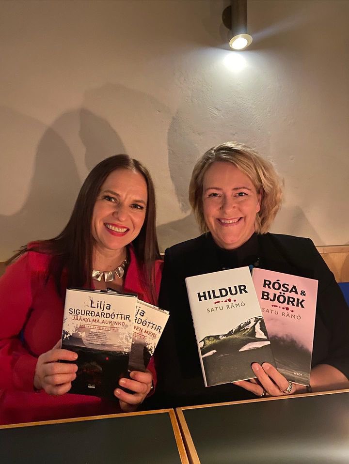 Great to finally meet Satu Rämö <a href="/Islannin_Satu/">Satu Rämö</a> and in her home country of #Finland! Her books are crime novels that take place in #iceland. #icelandauthors #kirjat #HelsinkiBookFair