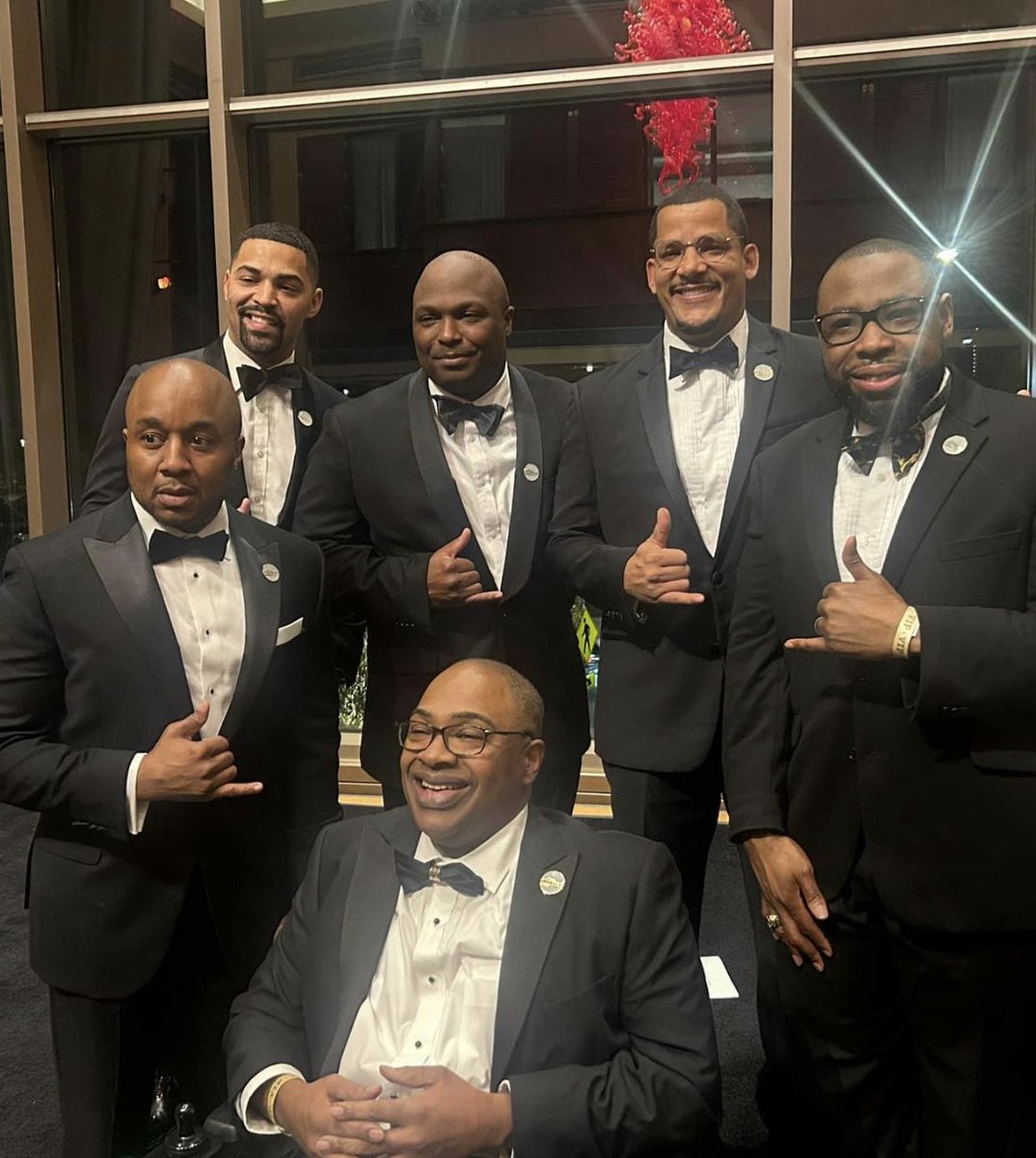 JohnRamosII2's tweet photo. I am truly humbled to be recognized as one of the 100 Men of Color honorees last night. Standing alongside entertainers, politicians, religious leaders and educators from Stamford to Springfield was a powerful experience. #100MOC https://t.co/msZZEK4whX
