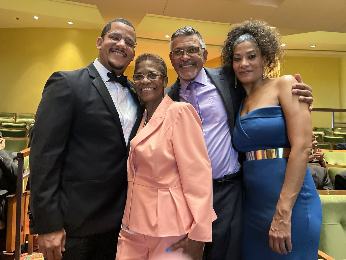 JohnRamosII2's tweet photo. I am truly humbled to be recognized as one of the 100 Men of Color honorees last night. Standing alongside entertainers, politicians, religious leaders and educators from Stamford to Springfield was a powerful experience. #100MOC https://t.co/msZZEK4whX