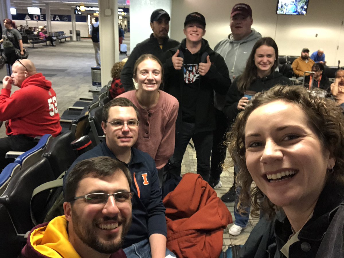 This group of grad and undergrad students is headed to the @ASA_CSSA_SSSA conference in St. Louis, bright eyed and bushy-tailed! 
@UMN_AgroPlant #ACSmtg