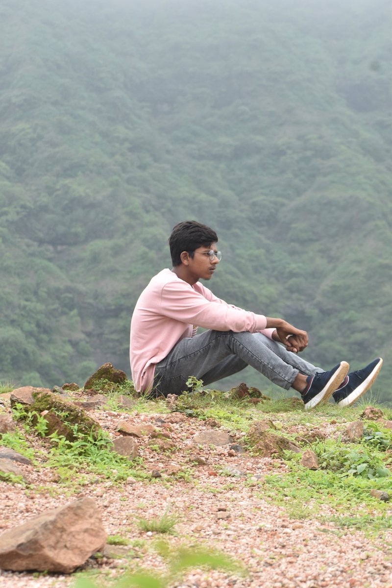 AnkitRtw473725's tweet photo. सुकून चाहते हो तो कभी पहाड़ों में घूमने निकल पड़ना। 💚⛰️
@AnkitRtw473725 
#_life https://t.co/Yl60DSheZc