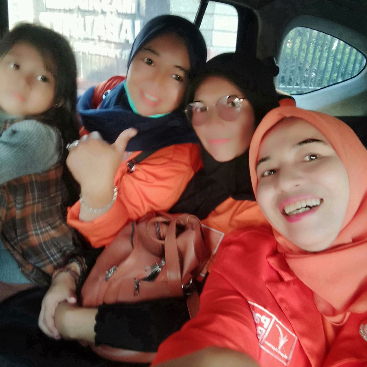 OctavianiSurya3's tweet photo. Maaf kan aku yg tidak bisa memberikan janji2....
Aku hanya bisa memberikan semangat untuk kita berjuang bersama
Semoga kita tetap bisa jadi sahabat dalam suka maupun duka... tanpa pernah berfikir tentang harta dan jabatan https://t.co/JvCHkC1DaJ