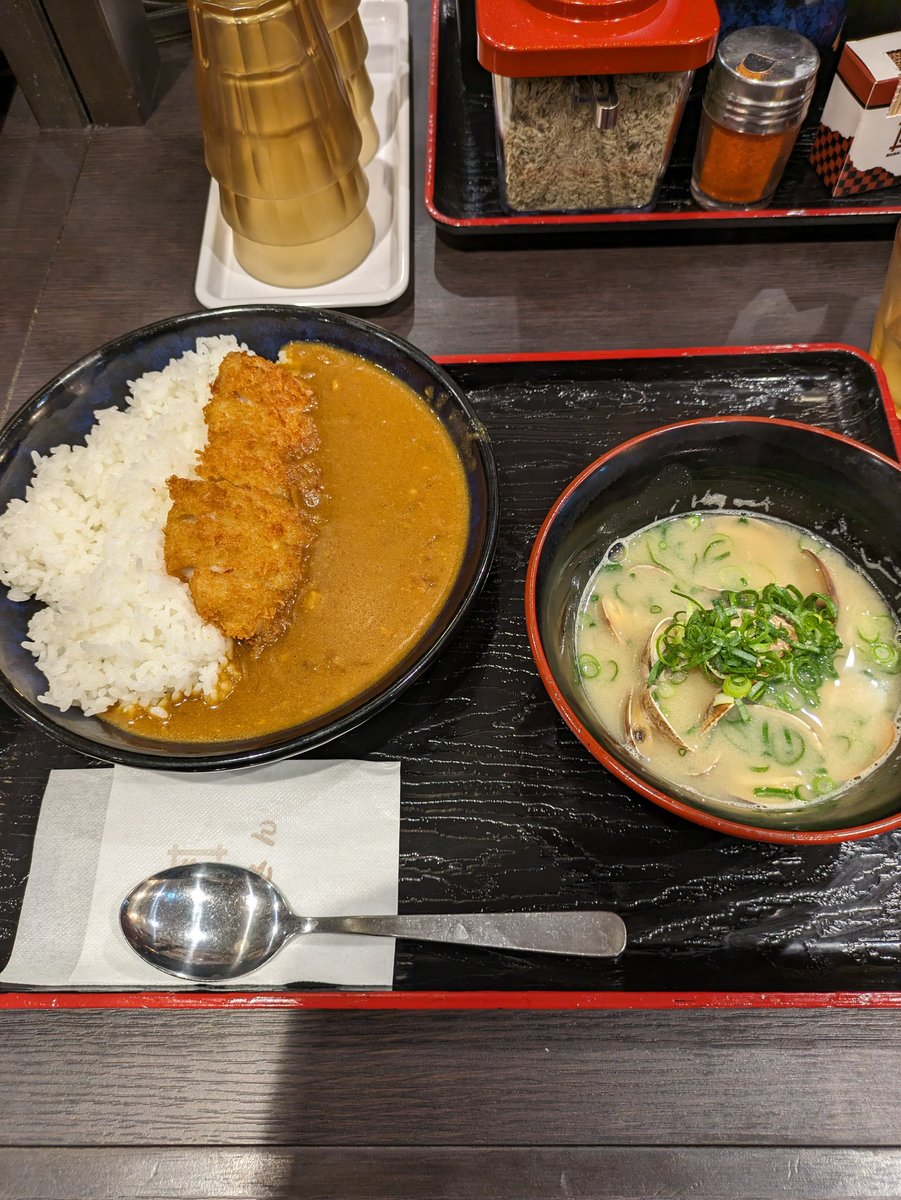 akantaka23's tweet photo. 資さんうどんきた
島ニ郎セット…な！
貝汁　カツカレー　
カツ丼も食べたい　心が2つある〜 https://t.co/Glu3HgPLyT