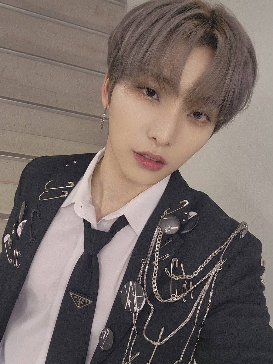 231028 9:23pm jst

🐿️💌큐큐큐
오늘 포즈 추천받았는데...ㅎㅎㅎ 포즈는 좋았으나...내가 너무 못찍었어...
다른 사진을 준비 했습니다
이걸로 노여움을 푸시면....좋겠습니다...ㅎㅎㅎㅎ