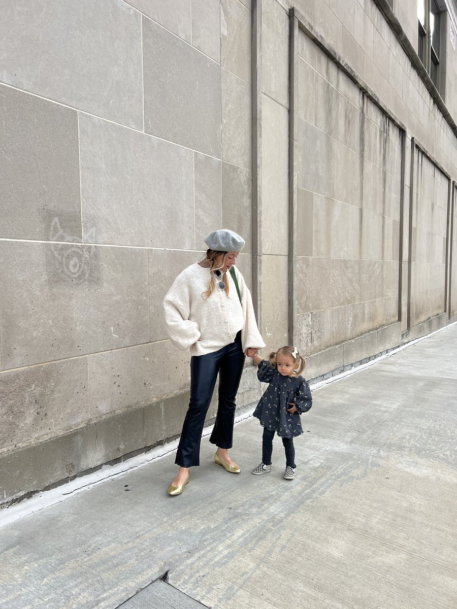 stylesarah's tweet image. penny’s got her 2012 fashion blogger pose DOWN