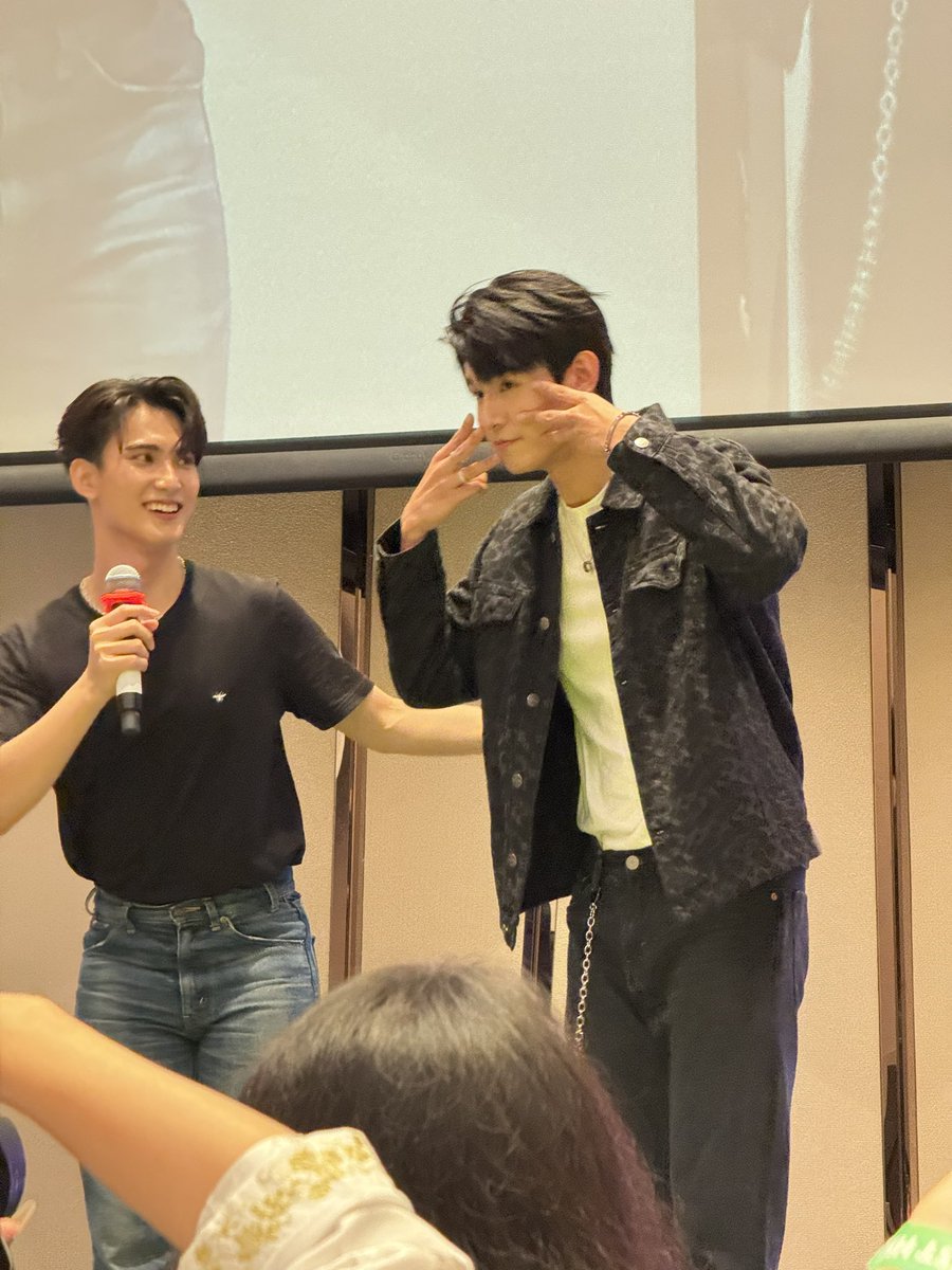 pui_ngo's tweet photo. 🐻❌
🐱✅

#JaFirst 
#Domjiw 
 #JaFirst1stFanMeetinginHK https://t.co/VIqL9HYqJ0