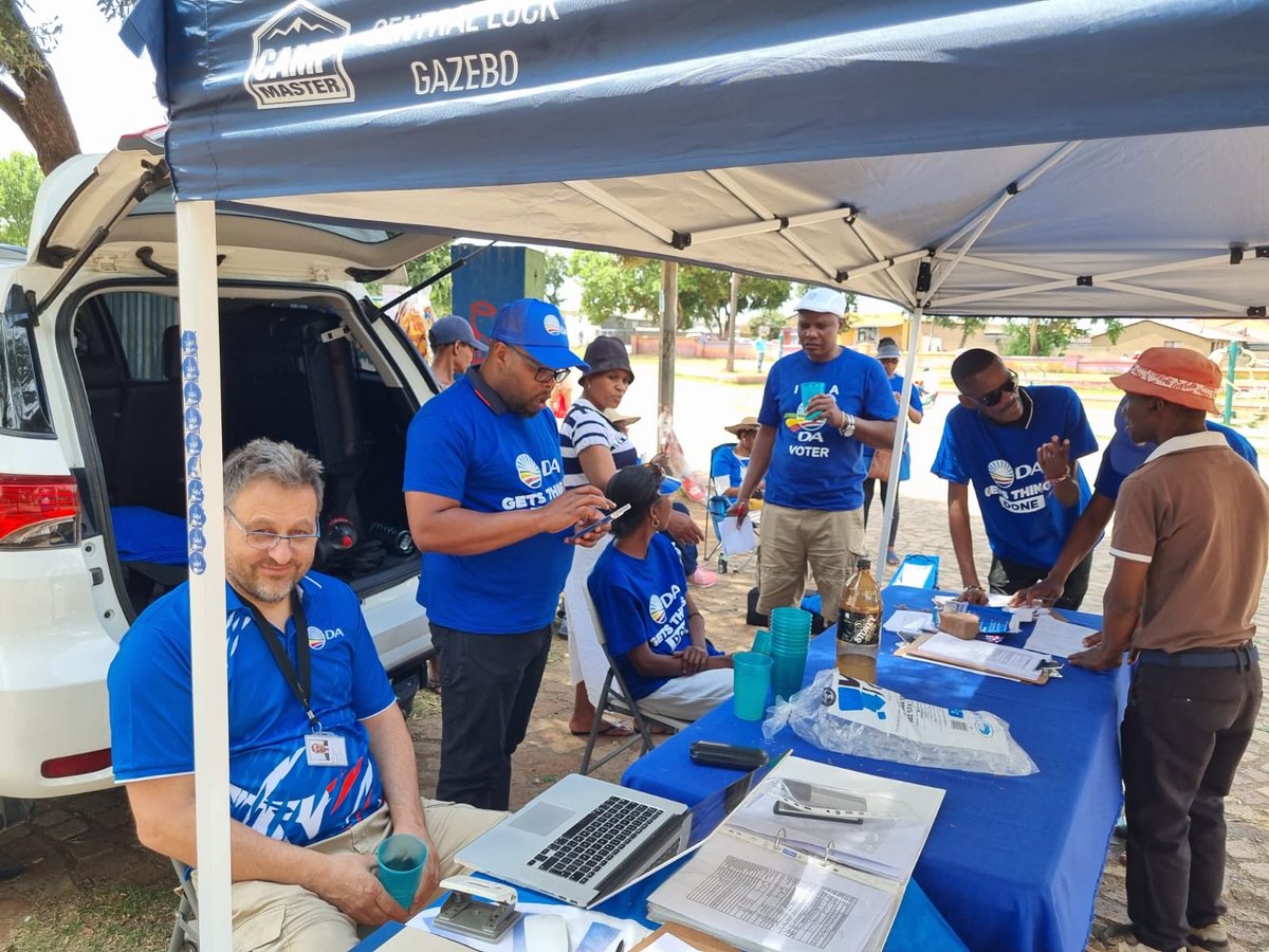 nramulifho's tweet image. Busy at work, preparing for registration weekend. Recruiting members and activists.#RegistertoVoteDA