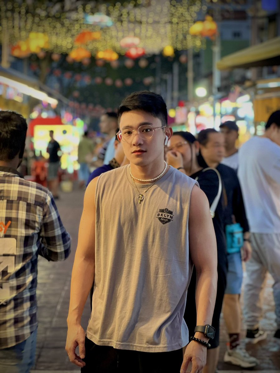 jmacwanders1113's tweet photo. Night Stroll ๐ฒ๐พ
#jmacwanders #kualalumpur #malaysia #trulyasia #asian #asianbae #pinoy #pinoytraveller https://t.co/6SUn1Ve6i0