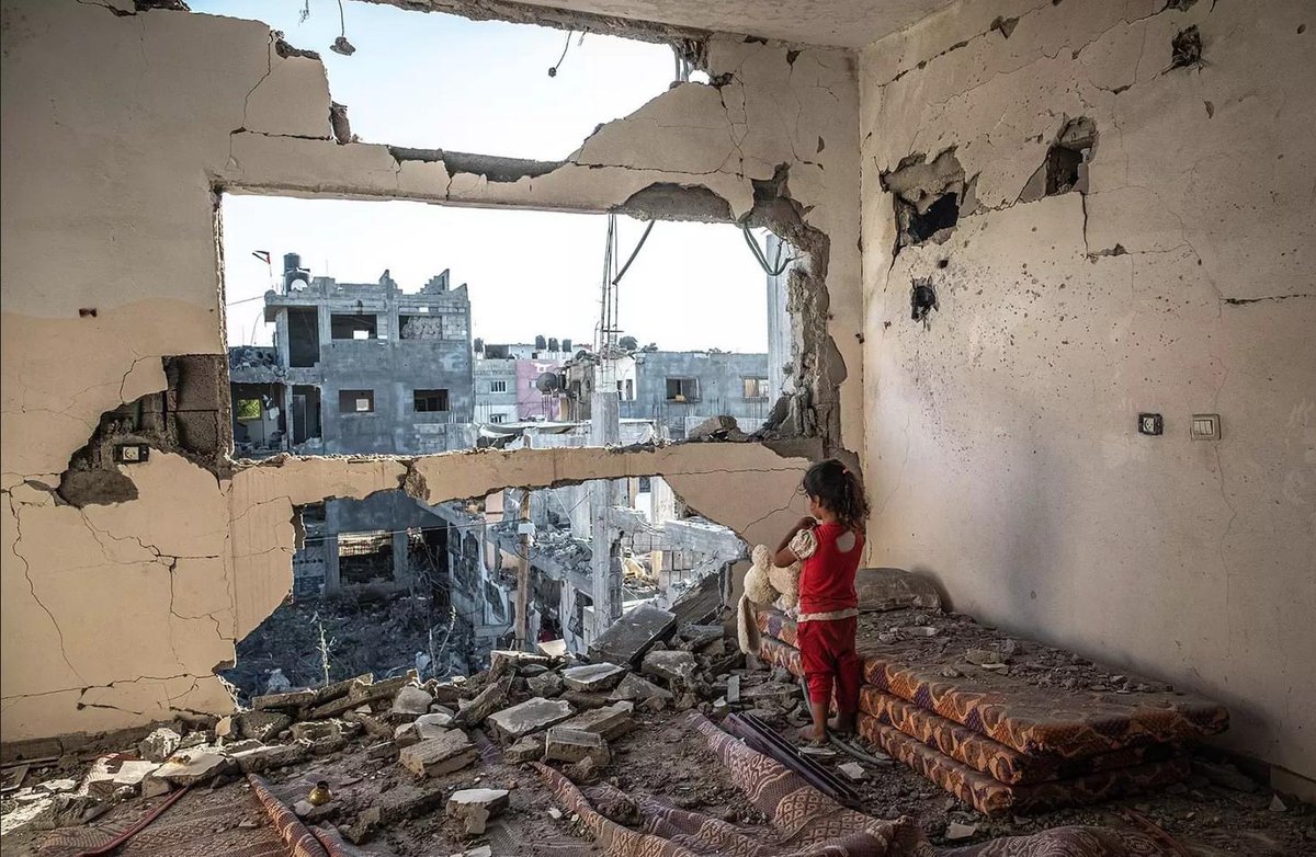 QBrexit's tweet image. A picture is worth a thousand words…