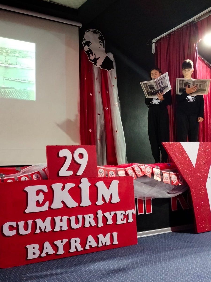Cumhuriyetimizin 100. Yılı için hazırladığımız sahne görsellerimiz🇹🇷
Nice 100 yıllara🎉
<a href="/corlubk/">BK Çorlu Kampüsü</a> <a href="/omerfarukozer/">ömer faruk özer</a> <a href="/ilkay_tandogan/">İlkay Nazlı Tandoğan</a> <a href="/aycaselvibk/">Ayça Selvi</a> <a href="/aynurbalkan22/">Aynur BALKAN</a> <a href="/isilkumyol/">Işıl Kumyol</a> <a href="/kerimbatmaz59/">kerim batmaz</a> <a href="/aybensert23/">Ayben Sert</a> @pala_demet <a href="/TrkErsen/">Ersen Türk</a>