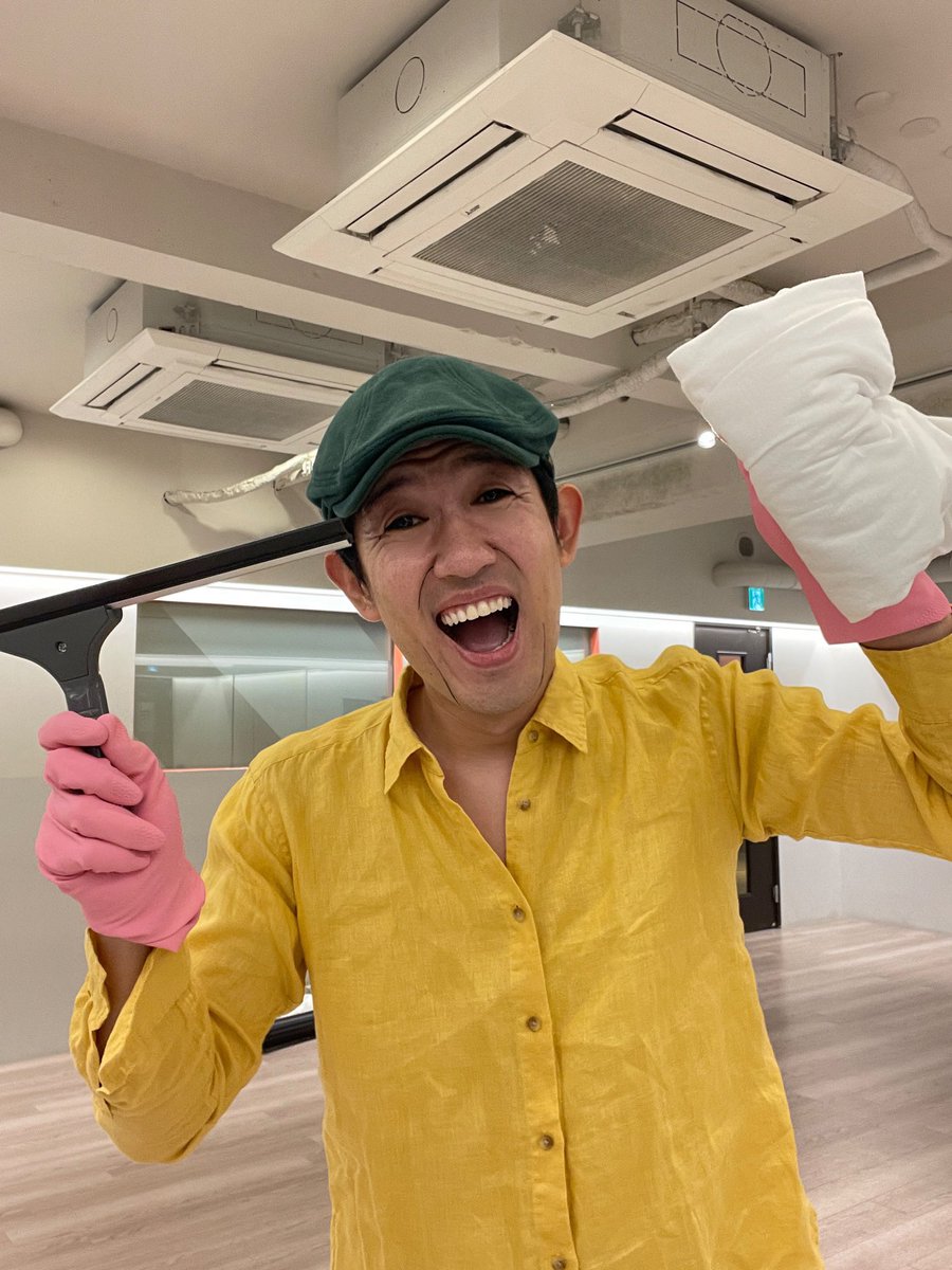 washi_ya_washi's tweet photo. 時の加速中に窓拭いてる人

#ジョジョの奇妙な地味ハロウィン 
#jjba #地味ハロウィン #地味ハロウィン2023 https://t.co/d09Di0MTyN