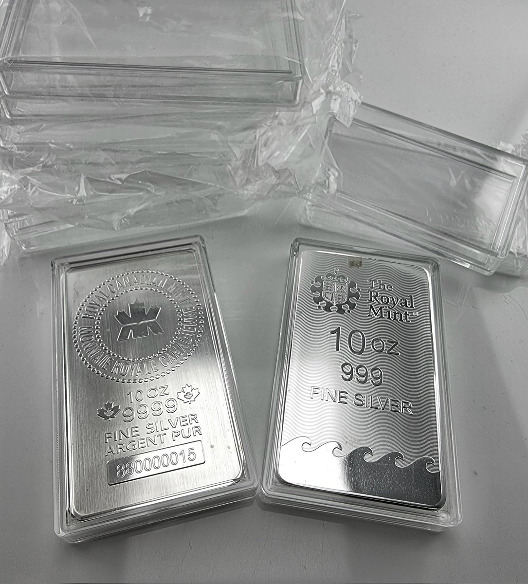 I just received capsules for 10oz bars that I ordered from China. My 10oz #Silver bars look even more amazing now. And I have enough empty capsules to grow my collection 😁👍🏻🦍 

Happy weekend everyone 😀

#silversqueeze #Silber #investing #inflation #stocks #silverbar #silver