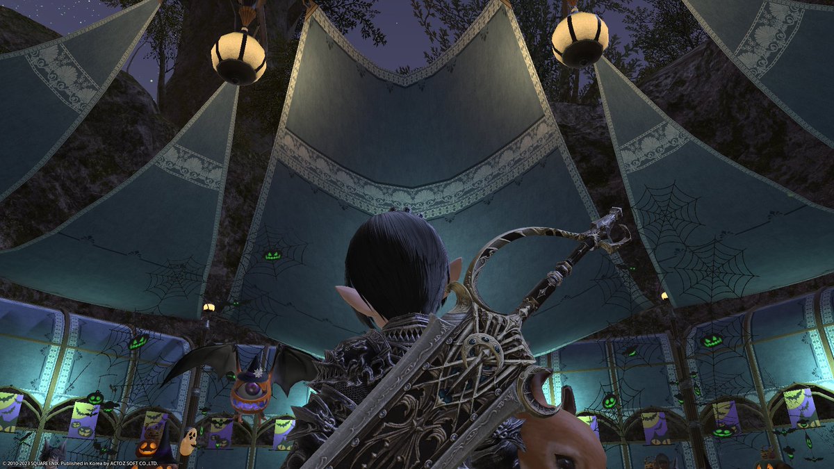 FFMMMMXIV's tweet photo. 여러분 그거 아시나요???
이번 수호천절 이벤트 받는 미케도 야외 음악당 지붕 위에 이렇게 화면을 돌려보면 거대한 유령이 자고 있답니다~ㅎㅎ 👻👻👻 https://t.co/9PqdQo2BqG