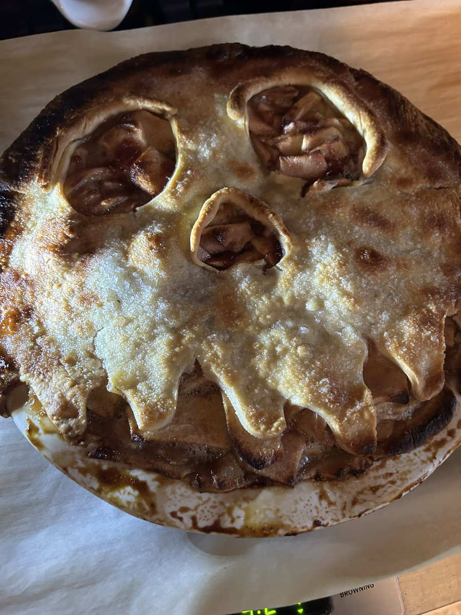 realkmdark1's tweet photo. Made an evil apple pie last night ๐๐ Happy Halloween Weekend! ๐ #halloweenfood #applepie #evilapple #30daysofartoween https://t.co/UoUm9NJfZa