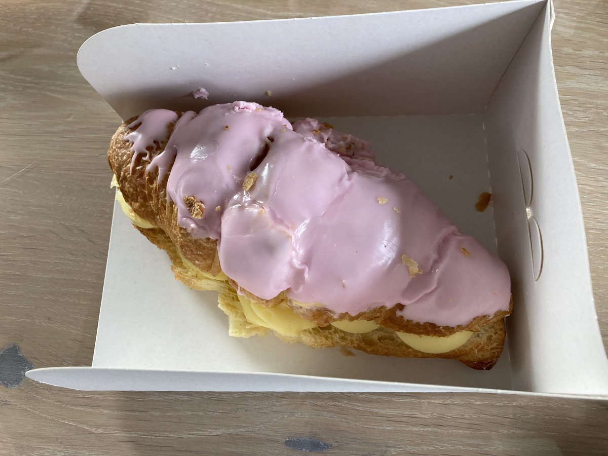Désolé chers voisins du sud. ils ont mélangé votre croissant avec une friandise hollandaise ; le crompouce

#crompouce #France