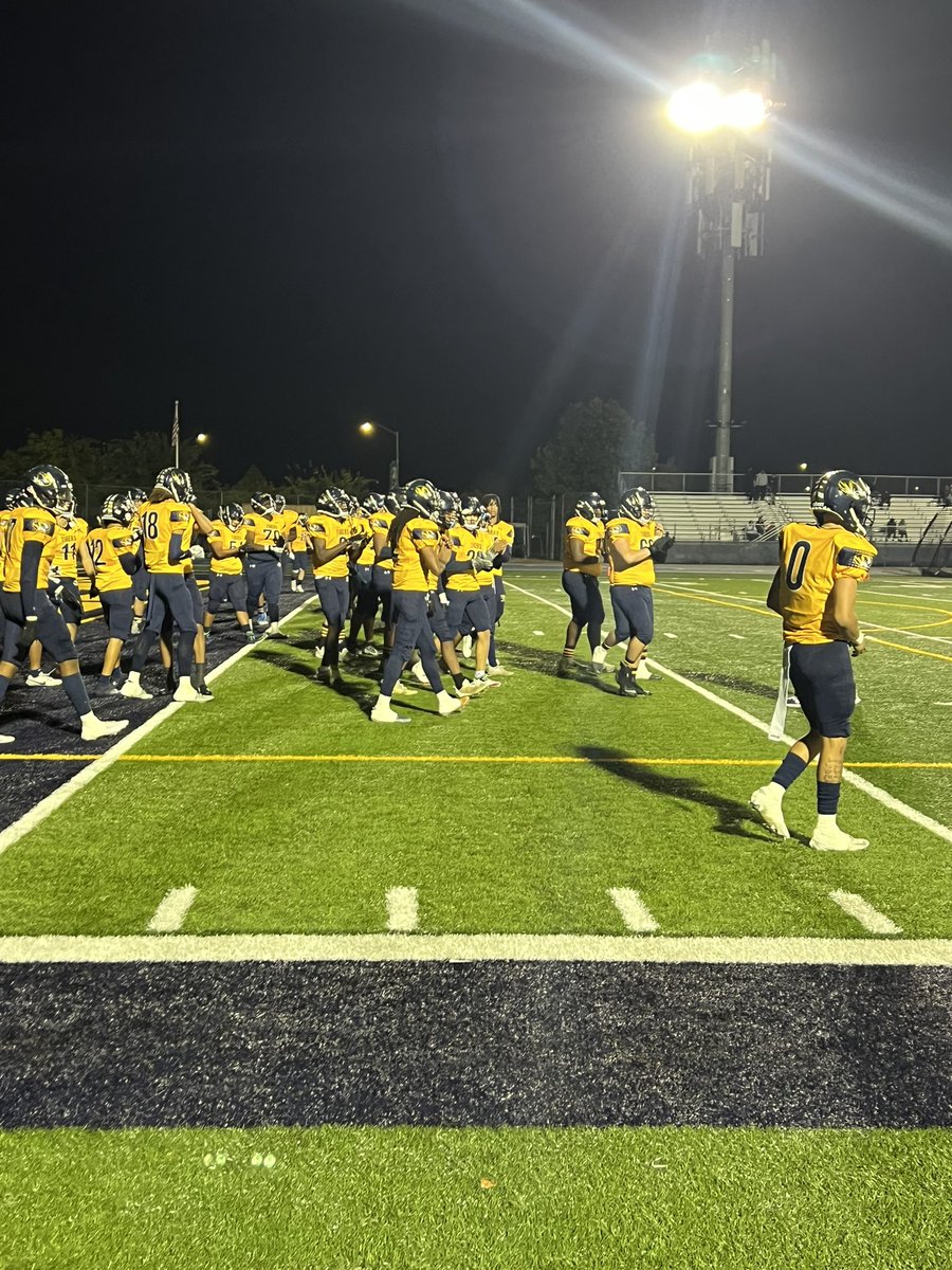 AthleticsNusd's tweet photo. Senior Night! & Inderkum w/56-7 W over Antelope ππ½ππ½#waytogotigers #CVCchamps #thankyouseniors #playoffsupnext
Thank you @accesssac for covering game! @IHSTigerSports @Inderkum_FB @SacBee_JoeD https://t.co/4yf5Ae983T
