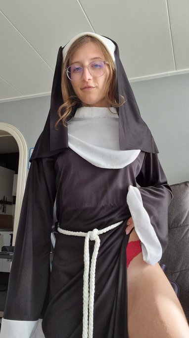 Stream is starting! :3  https://t.co/KXmpncNrdP https://t.co/N9muMTImX2