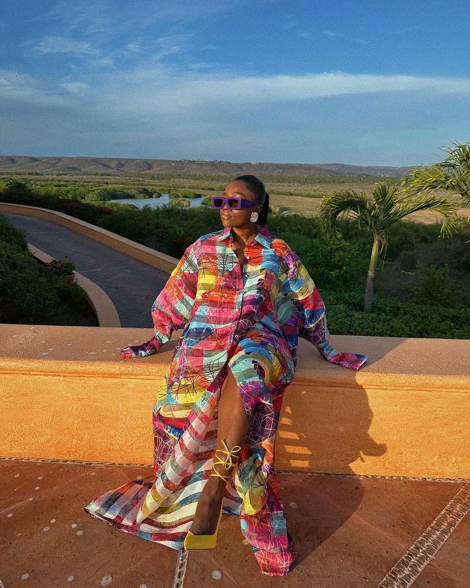 itsthestylehive's tweet photo. #StyleInspiration - @fisayolonge in the "Amira Dress" by #KaiCollective for a sight seeing outfit idea.

Thoughts?

#TheStyleHive 
#SightSeeingOutfit
#vacationoutfit https://t.co/z9b1CQsEZq