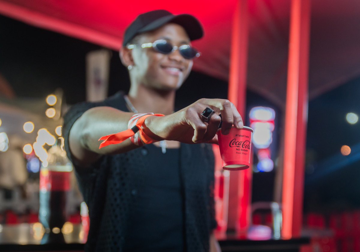Spotted: @SishiiOfficial has landed from the @africanthrone World Tour straight to your TLs. Take a sip with us, feel the rhythm, and let the music move you. Drop a 🔥 if you're loving this #CokeStudio and hip-hop experience so far! 🥤🔊#AfricanThrone