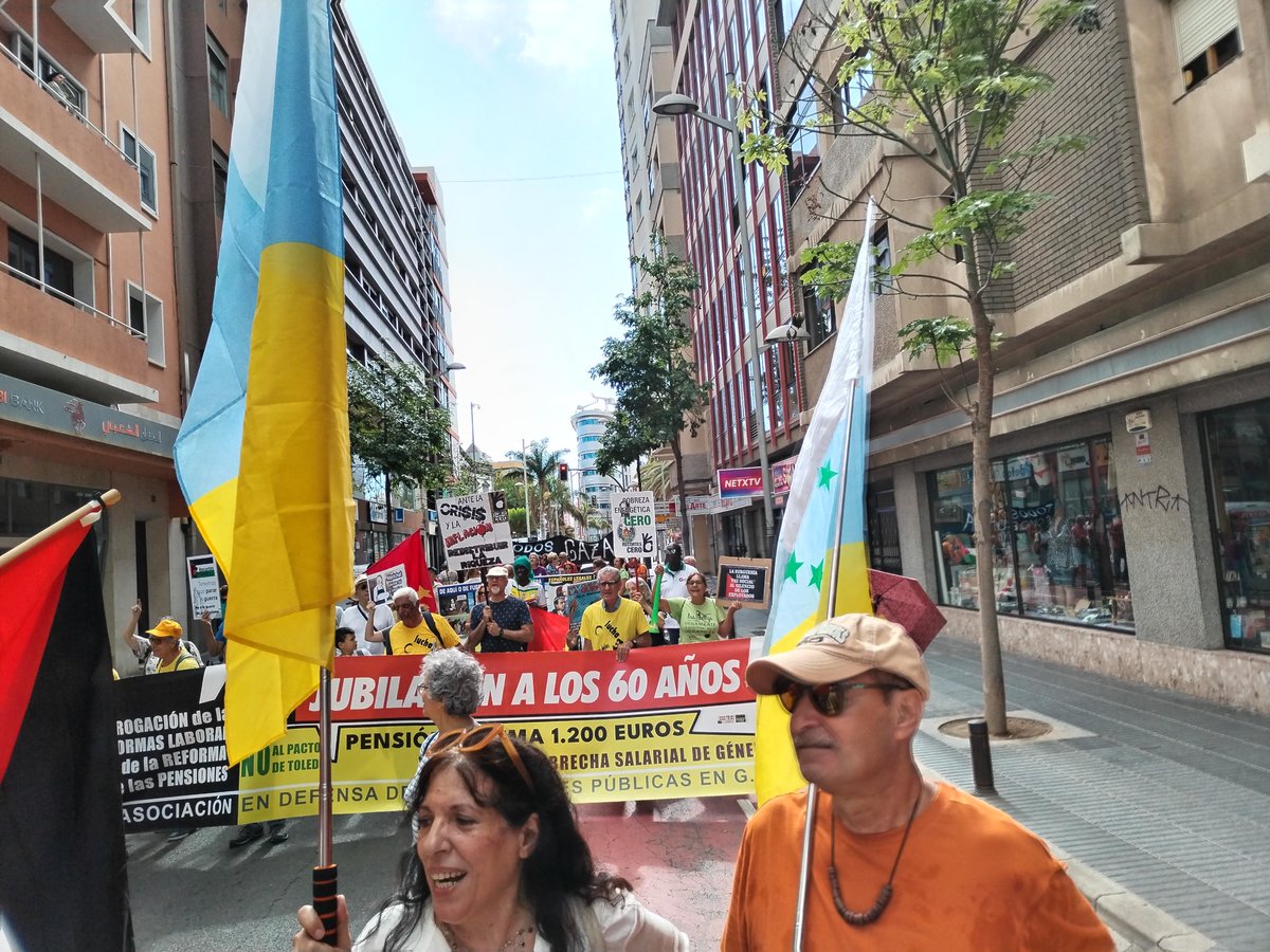 PCPC_Canarias's tweet image. XIII MARCHA OBRERA EN GRAN CANARIA
Manifestación del Espacio de Confluencia de Gran Canaria.
El capitalismo implosiona en un baño de sangre, y la clase obrera canaria está ahí para gritar bien alto que SOLO EL PUEBLO SALVA AL PUEBLO.
¡¡VIVA LA LUCHA DE LA CLASE OBRERA!!
#PCPC