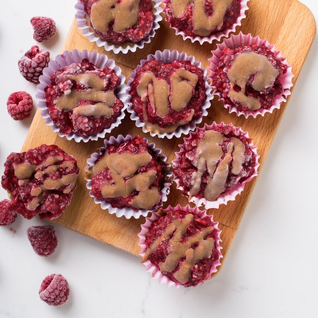 You can't go wrong with these Raspberry Chia Chocolate Almond Cups for National Chocolate Day! They're similar to a peanut butter cup but topped with delicious frozen Washington red raspberries for a sweet, salty and tart treat. redrazz.org/recipe/raspber…