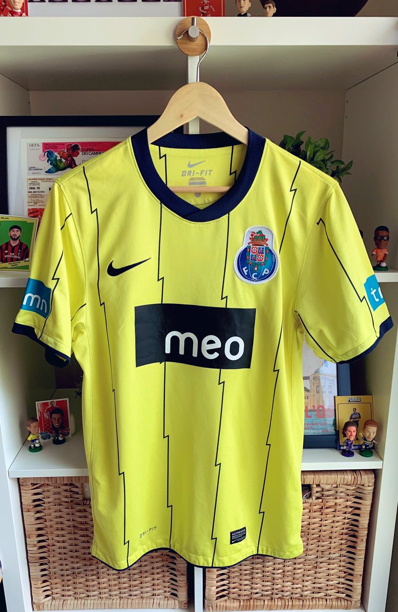 @WinksFootball @FCPorto @shirts_original @FCPortoGlobal @FCPortoCentral @DragaoNews1893 @Miguel_LPereira @ellis_platten @SharonZoomer @nikefootball @BaldieJack @KITmagazine_ You’ll need to pair it up with the away mate 👌🏼😎