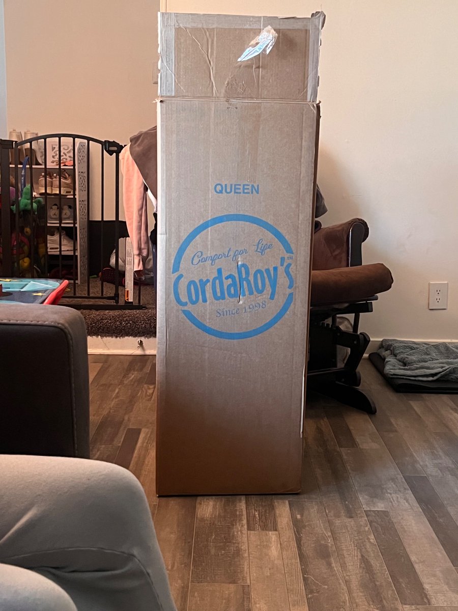 DailyforADecade's tweet image. Wife told me she “ordered one of those giant bean bags.” I was annoyed until the box was delivered. Shout out @hitchariide @OpTicMaNiaC and the #Flycast brought to you by @CordaRoys