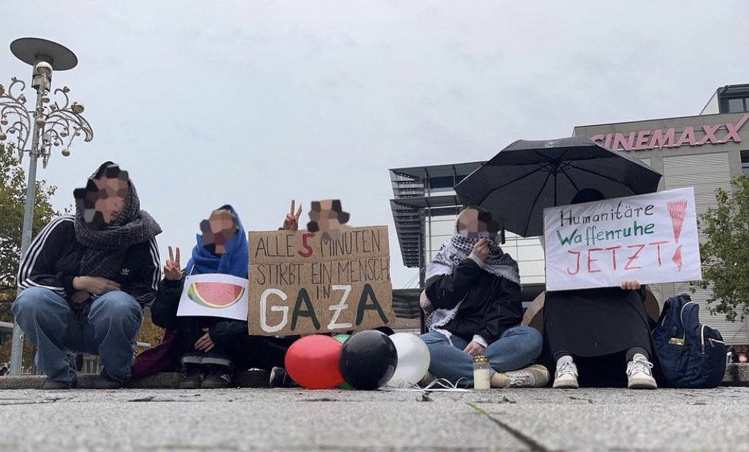 FKT_SFO's tweet photo. Solidarität mit #Palästina lässt sich nicht verbieten‼️Für eine sozialistische Gesellschaft, die den Frieden zwischen den Völkern sichert! 🇵🇸🚩🕊️#FreePalenstine #Gaza #Gaza_Genocide #Stop_the_bloodshed_in_Gaza https://t.co/jkw372mJpz