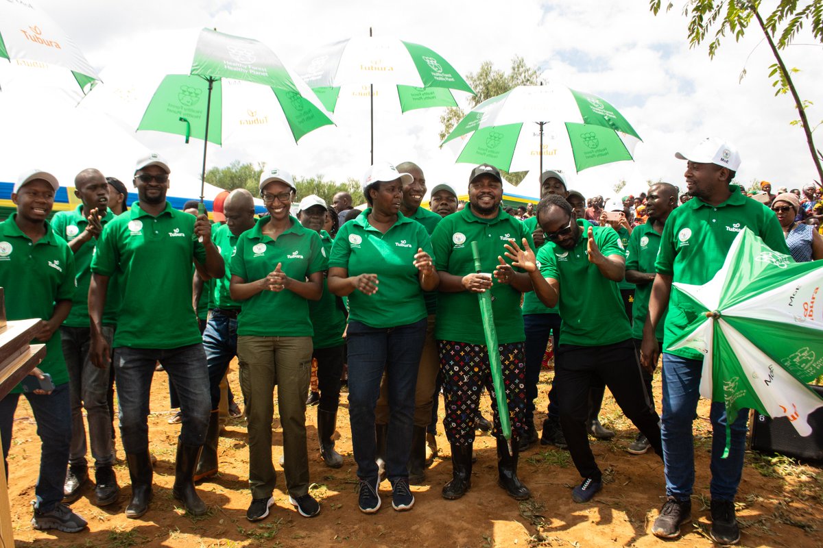Tree planting season is here! @oneacrefundRW will be delivering over 20 Million trees to over 1 million farmers across the country! Thank you Hon @JCMusabyimana for gracing us with your presence. Participate and #GreenRwanda🇷🇼🌿
