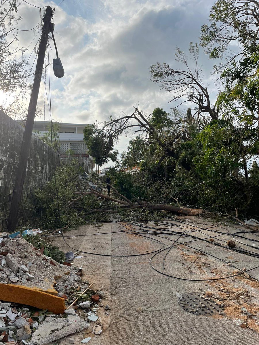 Alison Tassin (@alisontassin) on Twitter photo Acapulco : 4 jours après l’ouragan Otis, les dégâts restent très importants et trouver de l’eau, une priorité pour les habitants
Reportage à suivre au #20h de <a href="/TF1Info/">TF1Info</a> avec <a href="/PLormant/">Pauline Lormant</a> et <a href="/AlixPonsar/">Alix Ponsar</a> Acapulco : 4 jours après l’ouragan Otis, les dégâts restent très importants et trouver de l’eau, une priorité pour les habitants
Reportage à suivre au #20h de <a href="/TF1Info/">TF1Info</a> avec <a href="/PLormant/">Pauline Lormant</a> et <a href="/AlixPonsar/">Alix Ponsar</a>