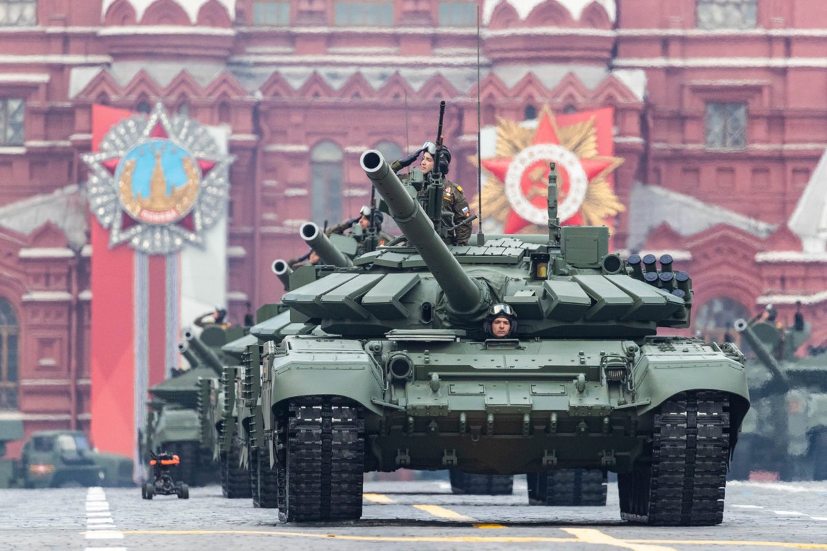Historyinthrds's tweet photo. Inside T-72: A Commander's Perspective | Tank Chats Reloaded

- The T-72 is a classic Soviet Cold War main battle tank, still in service with many armies globally. The T-72 was designed as a replacement for the T-62 and is part of a series that includes tanks like the T-54/55 and T-90.

- It prioritizes rugged simplicity in design, ease of maintenance, and powerful firepower. It's also characterized by a low rounded profile, lighter weight than most NATO tanks, and capability to fire various rounds and missiles.

- The tank features a 125-millimeter smooth bore neck that can fire various rounds and even a guided anti-tank missile. The T-72 is fully submersible, able to wade through water up to five meters deep, fitting Warsaw Pact tactics of being able to overcome water obstacles.

- Having served since the 1970s, the T-72 has undergone major redesigns and has been a base for several other vehicle designs, including ones with missile launchers, as seen in Ukraine.

- A users personal experience highlights the tank's agility, the emphasis on ease of operation for conscript armies, challenges in maintenance, and potential vulnerabilities, such as the risk associated with its carousel-style autoloading mechanism which stores ammunition below the turret.

- A common misconception is that the T-72 is unsafe due to its ammunition carousel located below the turret, but Dag argues that in combined warfare with proper support, the vulnerability is not as significant as perceived.

#Russia #RussianArmy #T72 #Tanks #Military #militaryequipment
