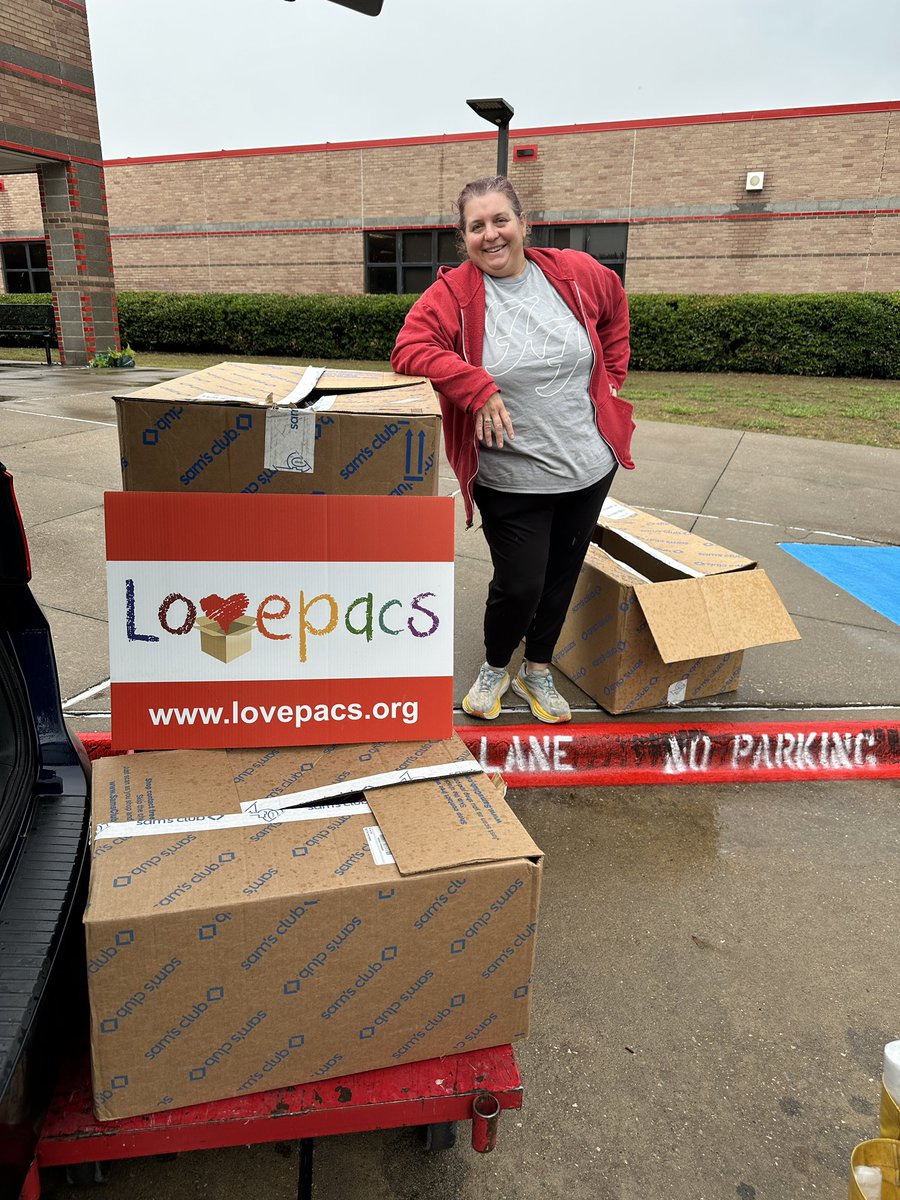 We can’t thank <a href="/LpacsLisdeast/">Lovepacs-LISDEast</a> and <a href="/SouthwestAir/">Southwest Airlines</a> enough for the generous donation of snacks for <a href="/EthridgeES/">Ethridge Elementary</a>! Neither the rain nor exploding boxes can keep <a href="/LpacsLisdeast/">Lovepacs-LISDEast</a> away! Our students will be taken care of for quite some time! #BEtheONE <a href="/LewisvilleISD/">Lewisville ISD</a>