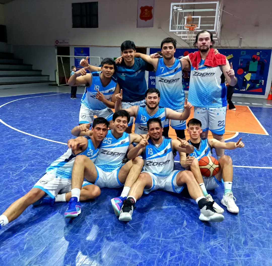 basketzoom's tweet photo. 🏀⛹️‍♂️💪💙⚡ 🏆🥇Campeones una vez más. Este Jueves en la final de Liga Bio Bio Los Angeles 2023,  en un electrizante partido, Zoom se coronó campeon tras derrotar al excelente CD Nacimiento por 65 a 52,  partido de alto nivel y muy intenso hasta el final. #basketzoom https://t.co/fdmRJpxvJZ