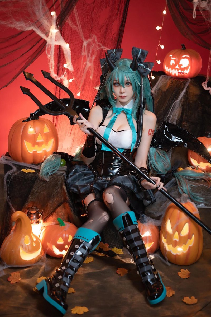 genkocosint's tweet photo. Happy Halloween!初音ミクです！

#初音ミク #初音未来 #Miku #HatsuneMiku #cosplay #Halloween2023 #coser #Genko https://t.co/yTKDHPzetr