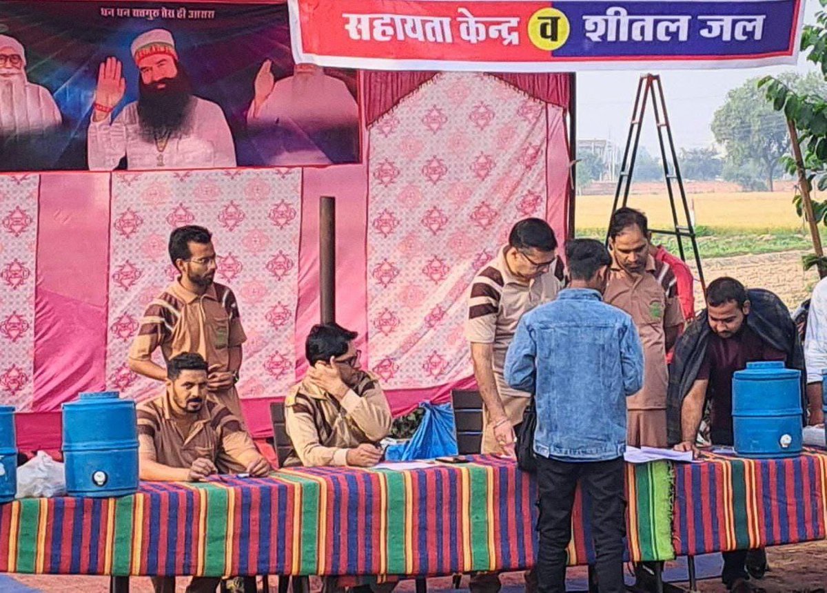 ANKITDHAMIJA1's tweet image. Students scared of going  outside for exams in a new city it's very complicated to reach the exam centre. Yesterday Dera Sacha Sauda volunteers have organised 
#PETHelpDesk under the guidance of Saint Gurmeet Ram Rahim Ji to help the students so that they can reach at time